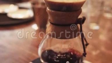 惊人的接近替代酿造浓咖啡。 制作香椿咖啡，香椿咖啡是酿造第三种新方法